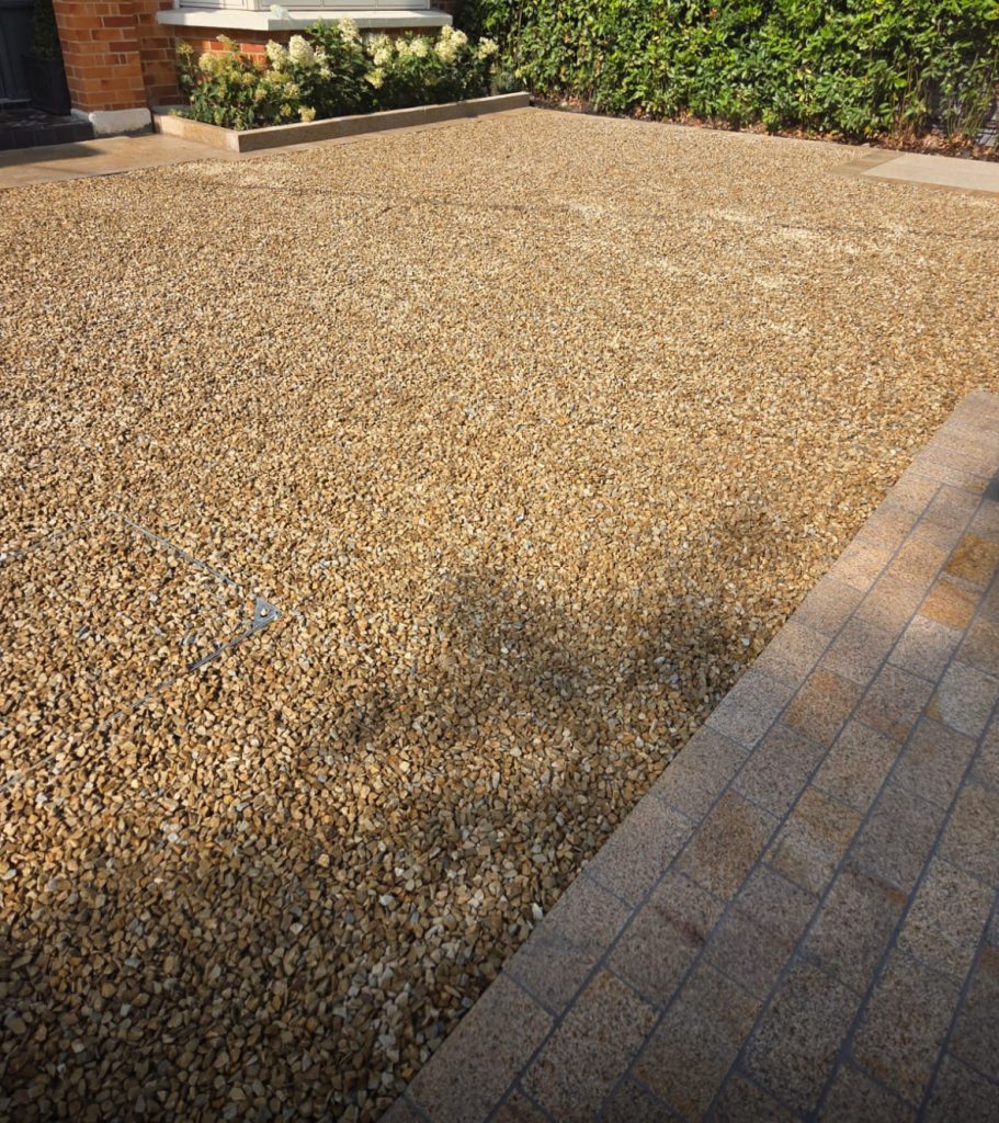 Ballylusk 14mm with brown granite cobbles.