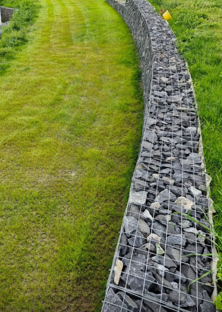 Grass Access Driveway with Dall'o Gazon Heavy Duty Grass Stabilizaton Grids