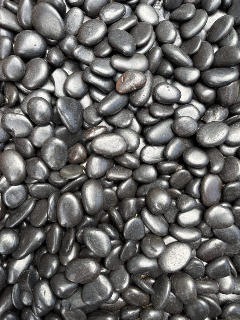 Black Polished Pebble Picture 3